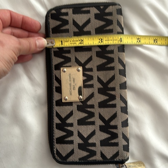 Michael Kors wallet - Picture 10 of 10